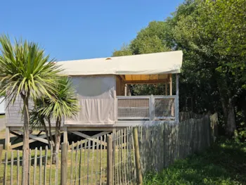 Mietunterkunft - C- Lodge Auf Stelzen – 2 Schlafzimmer, 24 M² Mit Überdachter Terrasse - Chadotel International Erromardie