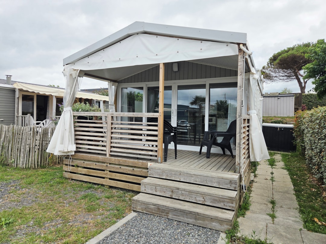 R- Caraïbische stacaravan met airconditioning 2 slaapkamers 4/6 pers.
