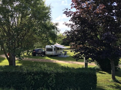 Stellplatz Nature (Zelt, Wohnwagen, Wohnmobil + 1 Auto)