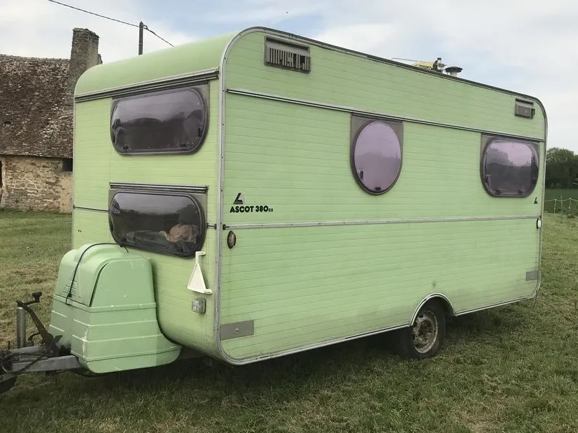 Mietunterkunft - Wohnwagen Natur Retro - Camping Morédéna