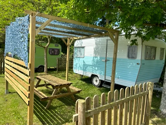 Mietunterkunft - Wohnwagen Zuckerwatte Vintage - Camping Morédéna