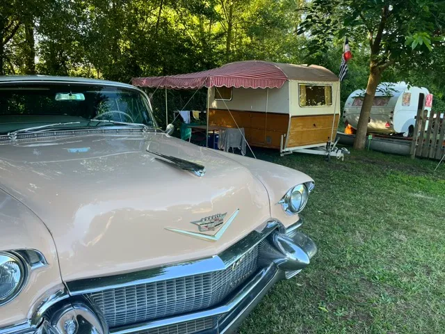 Forfait Confort (1 Tente, Caravane Ou Camping-Car + 1 Voiture + Électricité 16A)