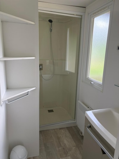 Mobile-home (2 bedrooms) + covered terrace