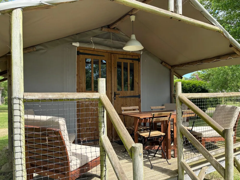 Lodge Flussblick (2 Zimmer) + Überdachte Terrasse