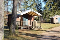 Location - Mini-Chalet 12M² - 1 Chambre (Sans Sanitaires) - Terrasse Couverte - Camping Aux Portes Des Mille Sources