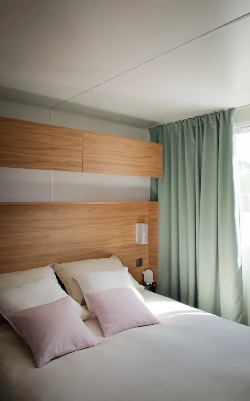 Huuraccommodatie(s) - Family Premium - 3 Kamers (Zondag) - Max. 4 Volwassenen - Airconditioning - image n°6 - Camping Ardèche Domaine de Gil