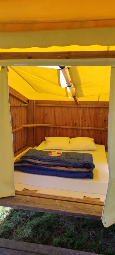 Cycling/hiking tent (without car)