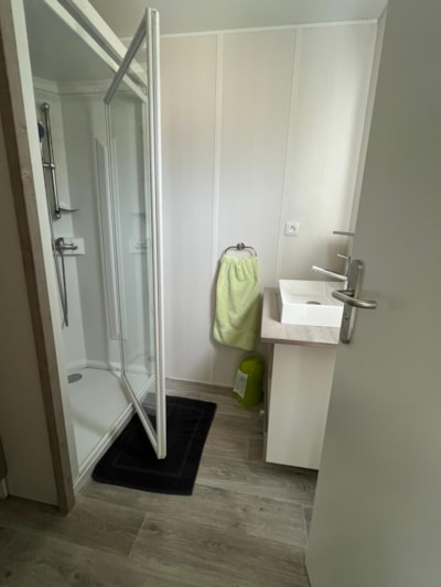 Premium 2-Bedroom Pondside Cottage