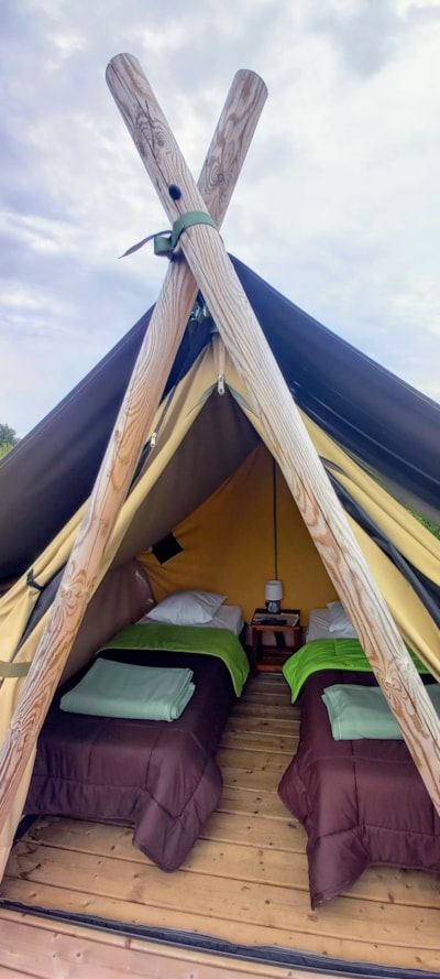 Tent on stilts