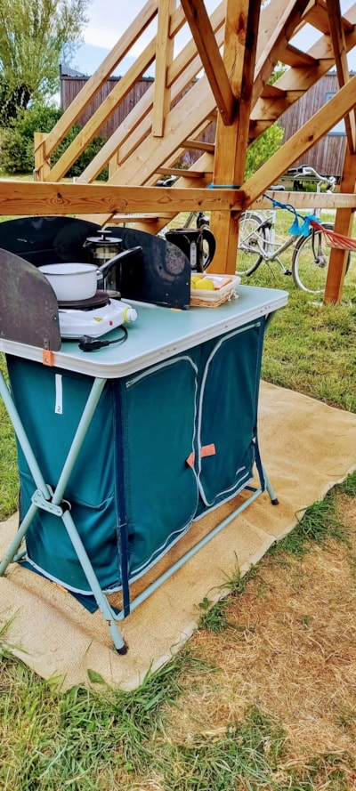 Tent on stilts