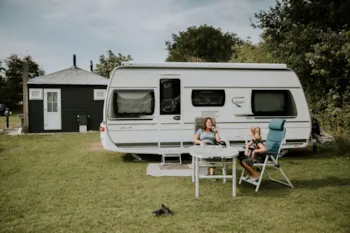 Pitch - Private Sanitary + 16 Amp Power + Tv Connection + Free Wifi + Private Water Tap And Drain - Camping Si-Es-An