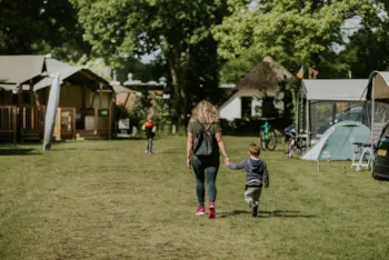 Pitch - Basic Pitch + 10A Electricity + Water Point - Camping Si-Es-An