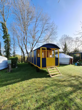 Mietunterkunft - Planwagen - Village Insolite