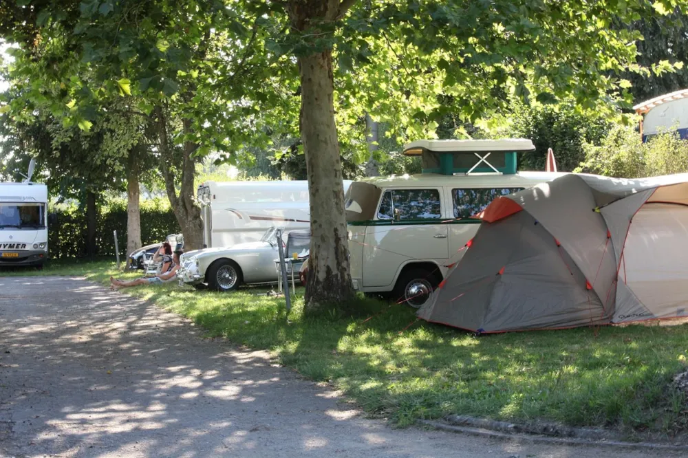 Stellplatz + 1 Auto + Zelt , Wohnwagen Oder Wohnmobil + 6 Amp Strom