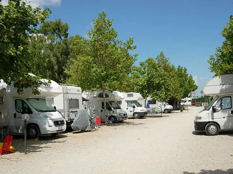 Emplacement Caravane Ou Camping-Car + Électricité