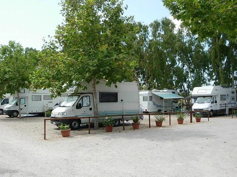 Emplacement Caravane Ou Camping-Car + Électricité