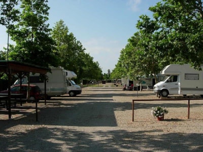 camper, caravan or tent pitch — 4