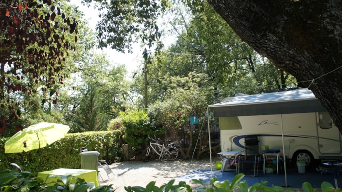 Emplacement Luxe (Caravane - Van - Grande Tente - Camping Car)