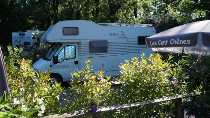 Emplacement Grand Confort Camping-Car Ou Fourgon Aménagé