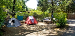 Kampeerplaats(en) - Standplaats Grand Confort Tent - Camping Les Cent Chênes