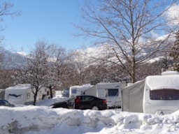 Kampeerplaats(en) - Caravan Plaats Met Elektriciteit - Les chalets Huttopia de Bourg-St-Maurice