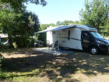 Stellplatz - Großer Stabilisierter Wohnmobilstellplatz - Siblu - Mimizan La Plage