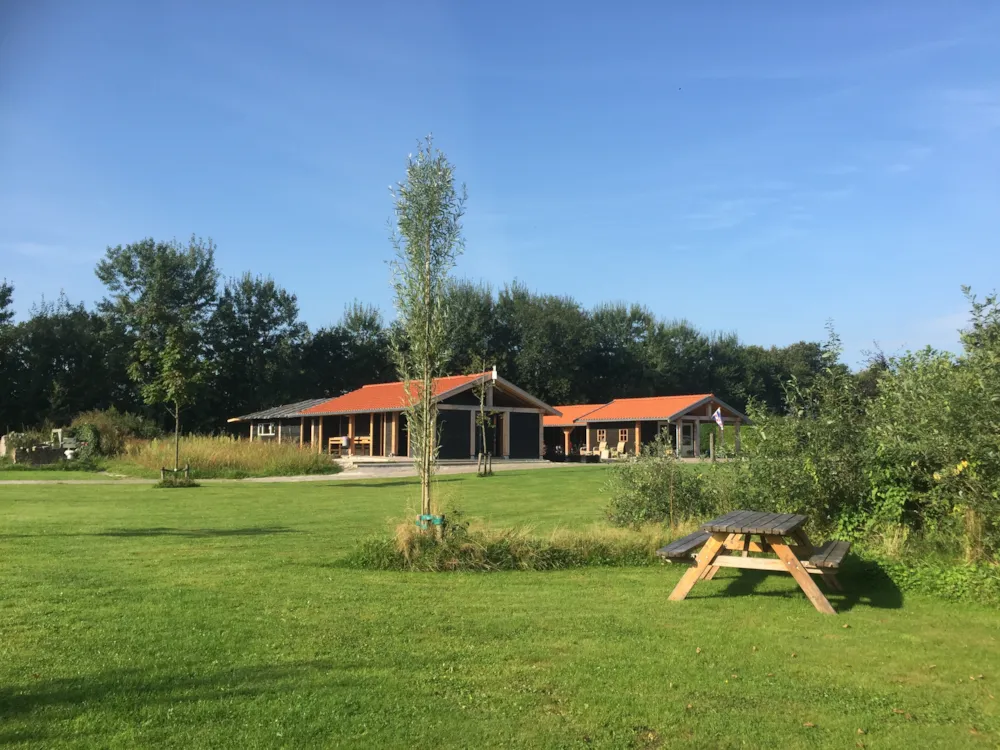 Emplacement - Emplacement + Électricité - Camping De Wedze