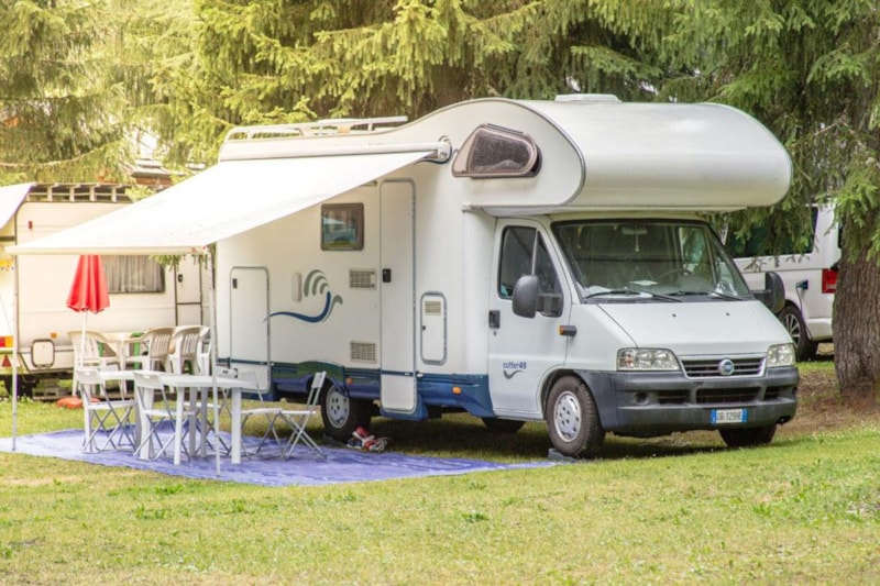 Piazzola camper / carrello tenda > 7 m