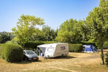 Kampeerplaats(en) - Comfortpakket, Met Elektriciteit - Camping de Tauves