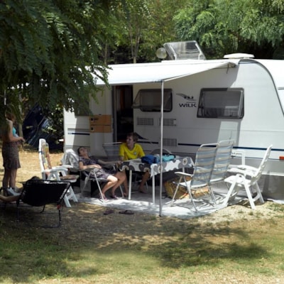 Pitch : caravan or trailer tent + electricity 6A — 3