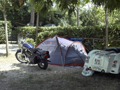 Pitch : tent + electricity 6A — 12