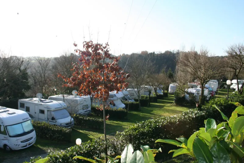 Emplacement : Camping-Car + Électricité 6A