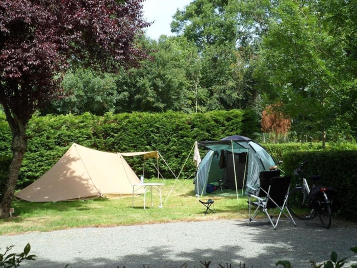 Campeurs Confort : 2 Pers. + Eléc 10A + 1 Véhicule + 1 Tente Ou Caravane Ou Camping-Car