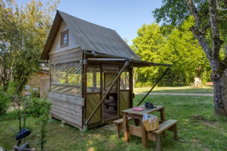 Huuraccommodatie(s) - Cabine Zonder Sanitaire Voorzieningen - Camping La Roussie