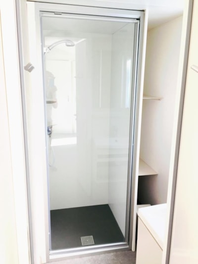 Comfort mobile home with 2 bedrooms, 24 m² + air conditioning + TV + Wi-Fi + terrace