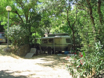 Comfort Package riverside (1 tent, caravan or motorhome / 1 car / electricity 10A)