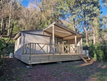 Mietunterkunft - Chalet Confort Mimosa (2 Ch -5 Pers Max) 28 M² + Terrasse + Local Rangement - Flower Camping les Tomasses