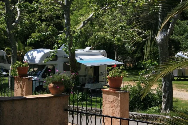 Emplacement Confort (Avec Électricité 6 Amp Inclu) - 7M Max Cordages/Timon Incl.