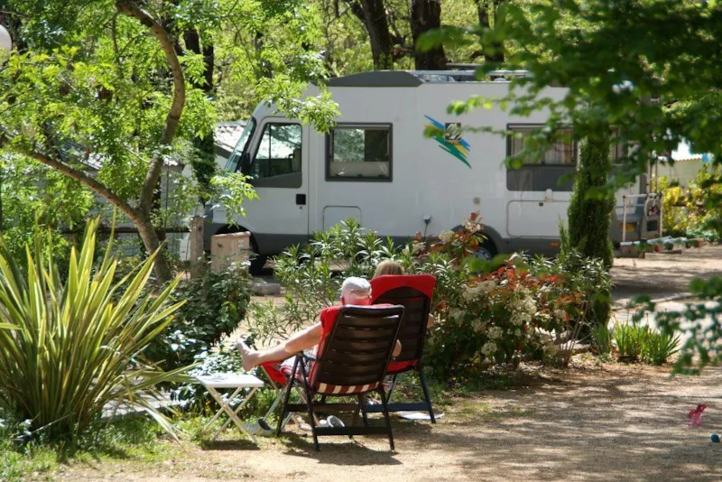 Emplacement Confort (Avec Électricité 6 Amp Inclu) - 7M Max Cordages/Timon Incl.