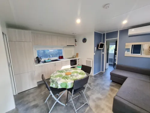 Accommodation - Luxury Cottage - 2 Bedrooms - 2 Bathrooms 1 King-Size Beds 2 Extra Beds - image n°2 - Camping Parc de la Dranse