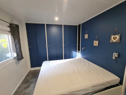 Accommodation - Luxury Cottage - 2 Bedrooms - 2 Bathrooms 1 King-Size Beds 2 Extra Beds - image n°3 - Camping Parc de la Dranse