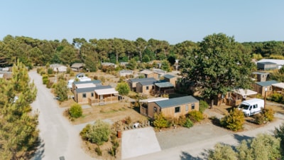 Pitch Van (5 m long - Green Village 800 m from Domaine de la Forge)