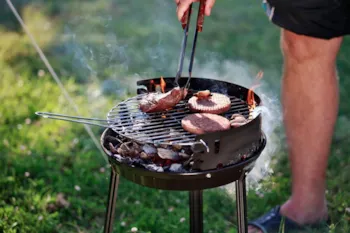 Stellplatz - Premium Stellplatz > (Wasseranschluss / Strom) - Camping L'Orangerie de Beauregard