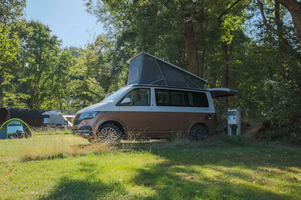 Emplacement - Overnight 120 (Eau / Electricité Incluse) - Camping L'Orangerie de Beauregard