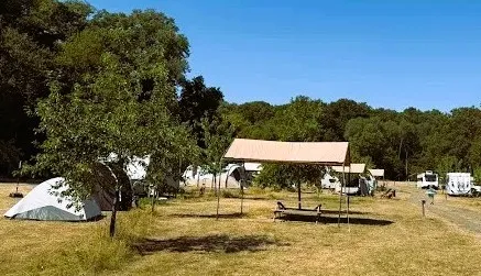 Emplacement - Premium 240 Pergola > (Eau / Electricité Incluse) - Camping L'Orangerie de Beauregard