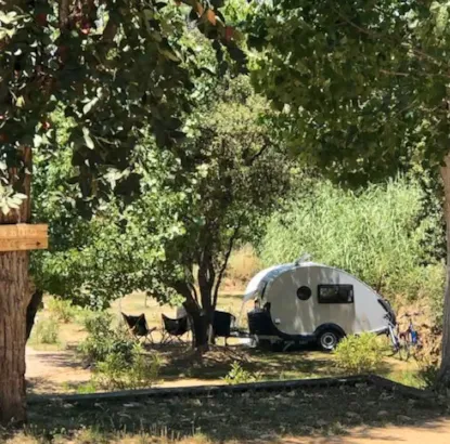 Forfait Emplacement Sans Électricité (1 Voiture + 1 Tente Ou 1 Caravane)