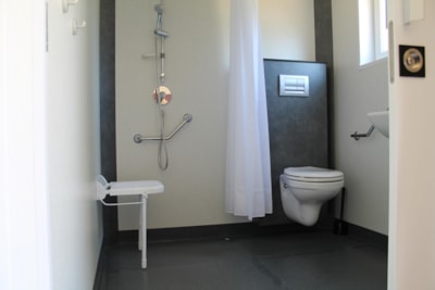 Mobile-home 2 bedrooms adapted to the people with reduced mobility — 4