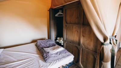SLOW LODGE — 7