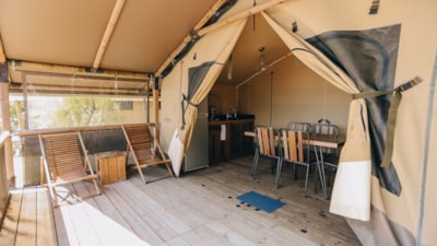 SLOW LODGE — 1