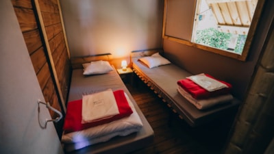LODGE PREMIUM — 9